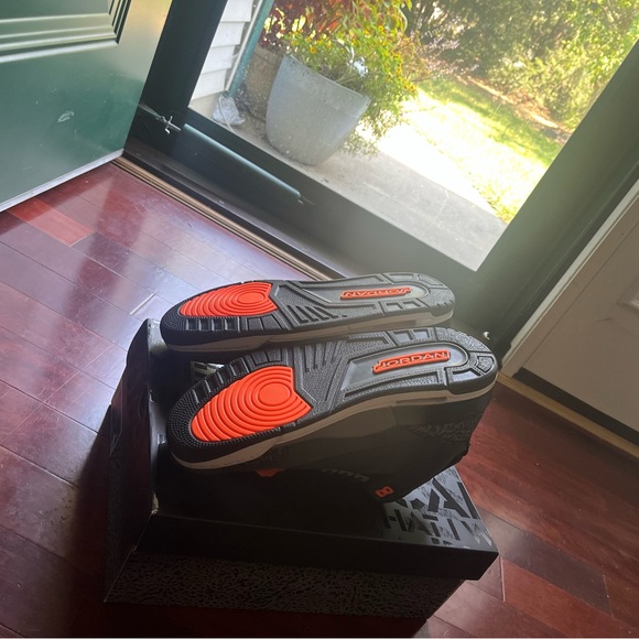 Jordan 3 - Picture 5 of 11